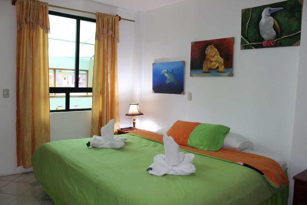 The Island Home Puerto Ayora  Extérieur photo