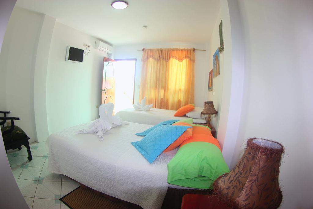 The Island Home Puerto Ayora  Extérieur photo