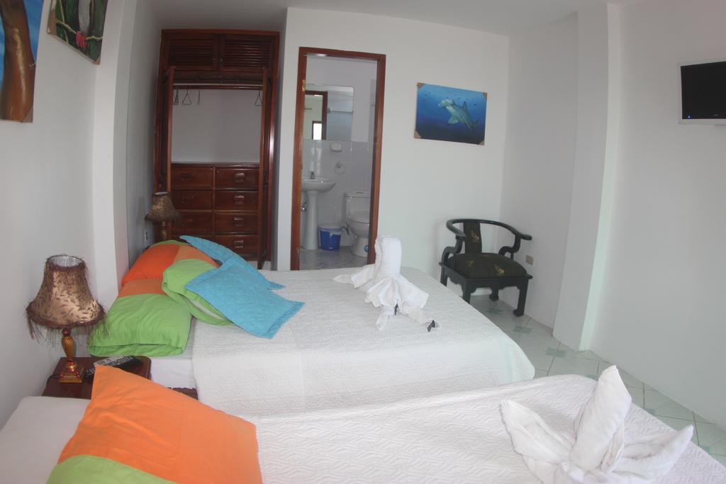 The Island Home Puerto Ayora  Extérieur photo